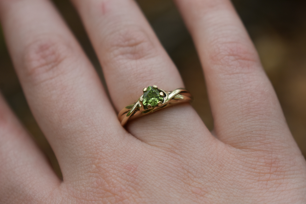A photo of a 14k gold ring with peridot